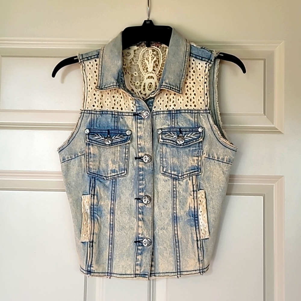 Sz small Miss ME Jean Vest Top. Lace back.